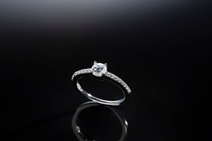 Anel de diamante solitário Elina